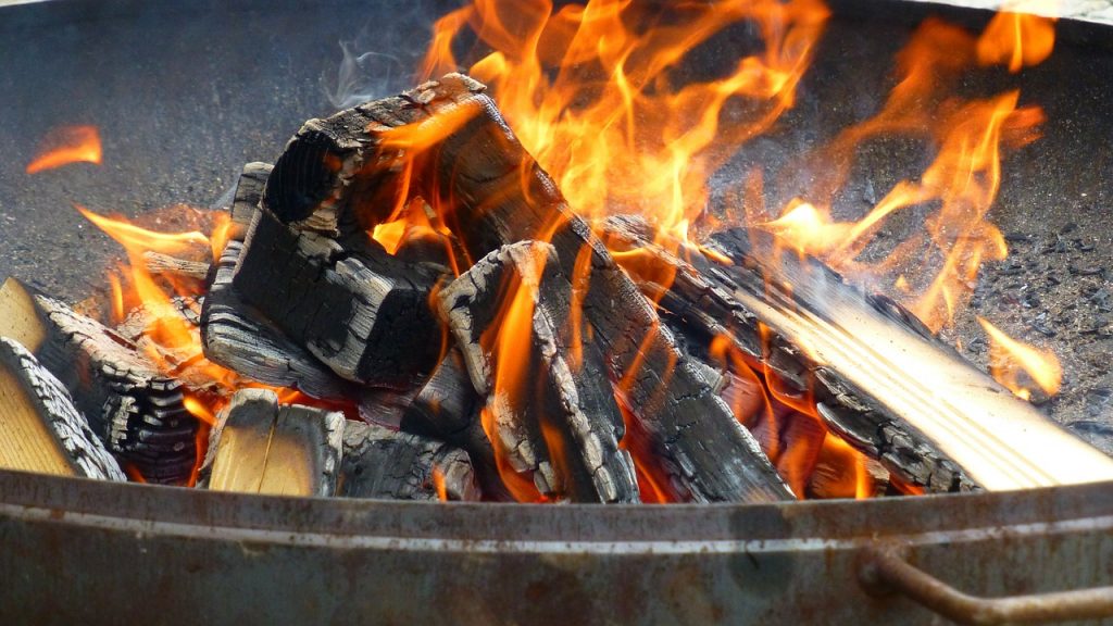 Feuer Hitze Flammen Feuerschale Brennmittel Holzkohle Holz
