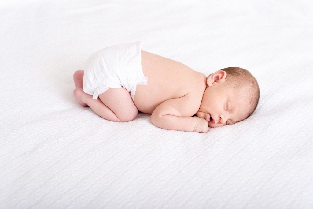 Baby Neugeborenes Wickeln Windel Schlaf