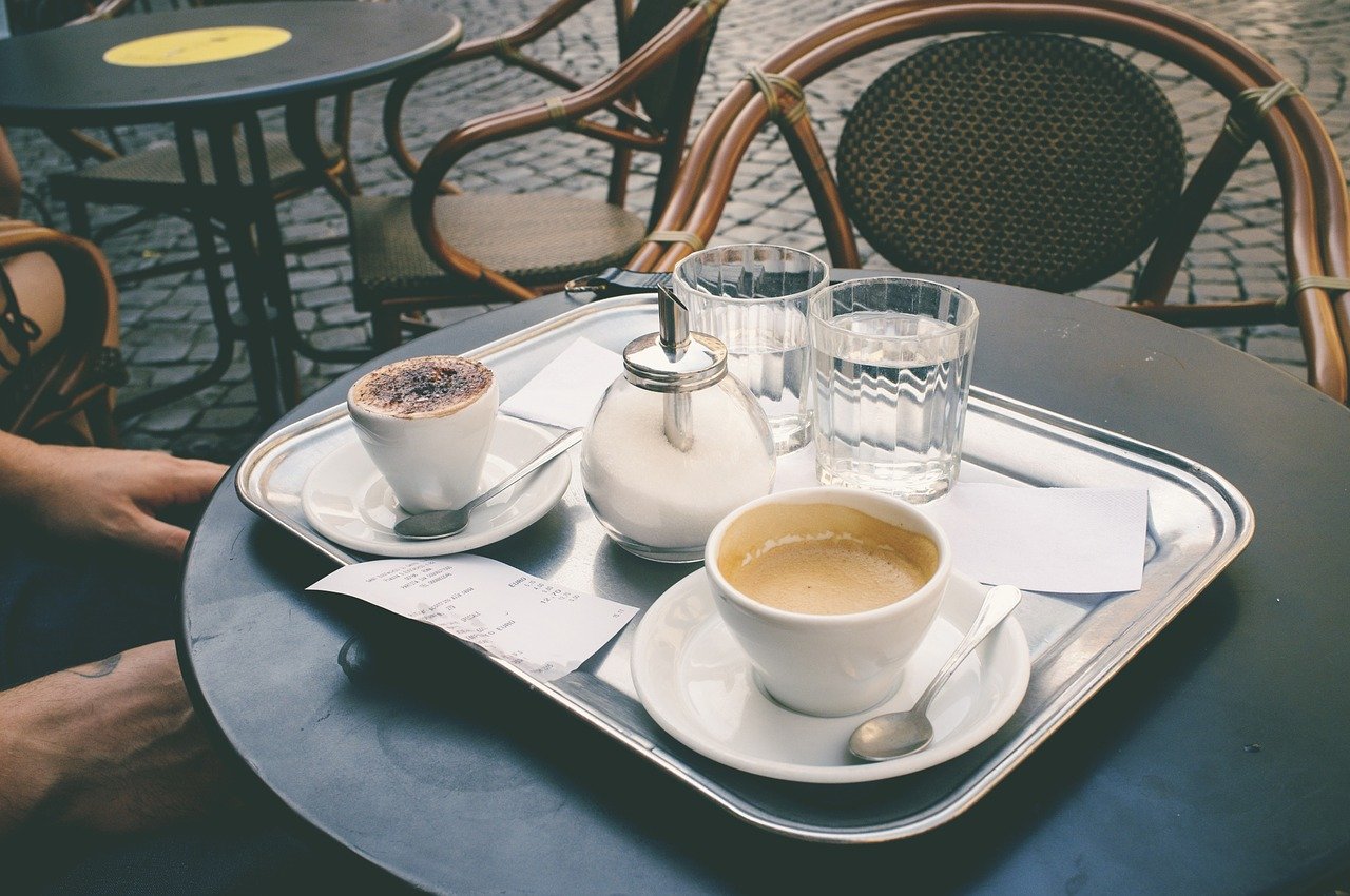 Café Kaffee Sitzen Außenbereich Terrasse Stühle