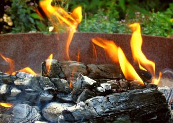 Feuerstelle mit Tisch | Stehtisch für Feuertonne & Feuerschale