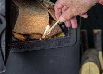 Welches Material zum Feueranzünden? | Tipps für Anzündkamin