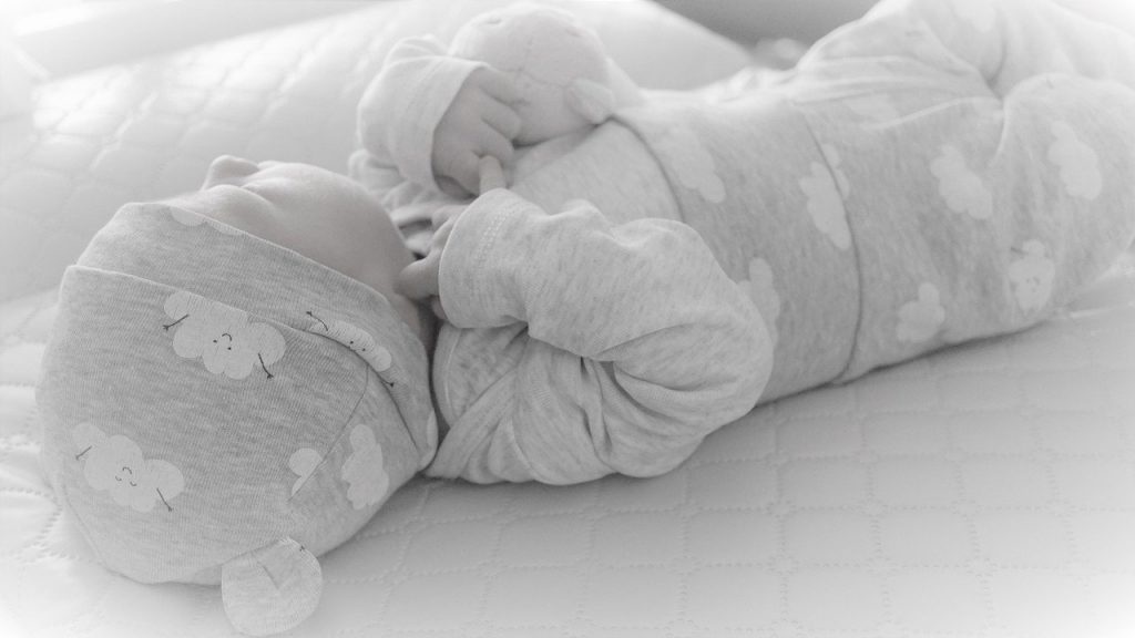 Neugeborenes Baby Wickeln Wickelunterlage Wärme