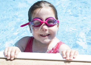 Pool heizen (Anleitung) | Mit Solar, Gas oder Holz im Winter