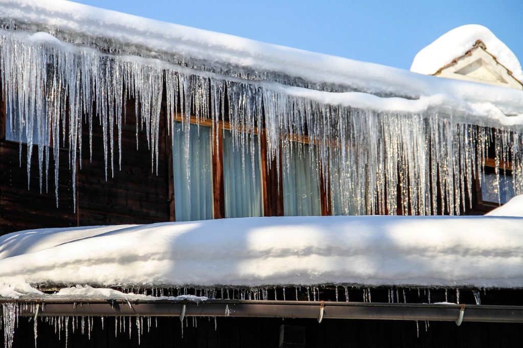 Winter Kälte Frost Eiszapfen Gefrieren Wasser Dachrinne