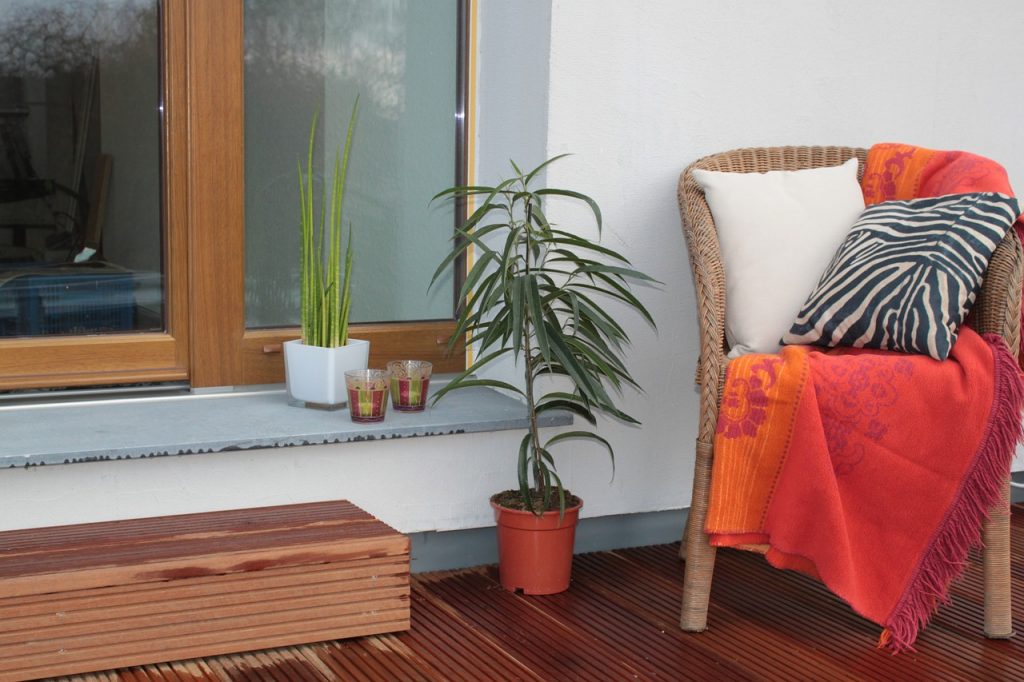 Balkon Terrasse Stuhl Sessel Decke Pflanze