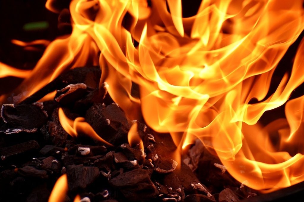 Feuer Flamme Holzkohle Hitze Glut Grillen Kamin