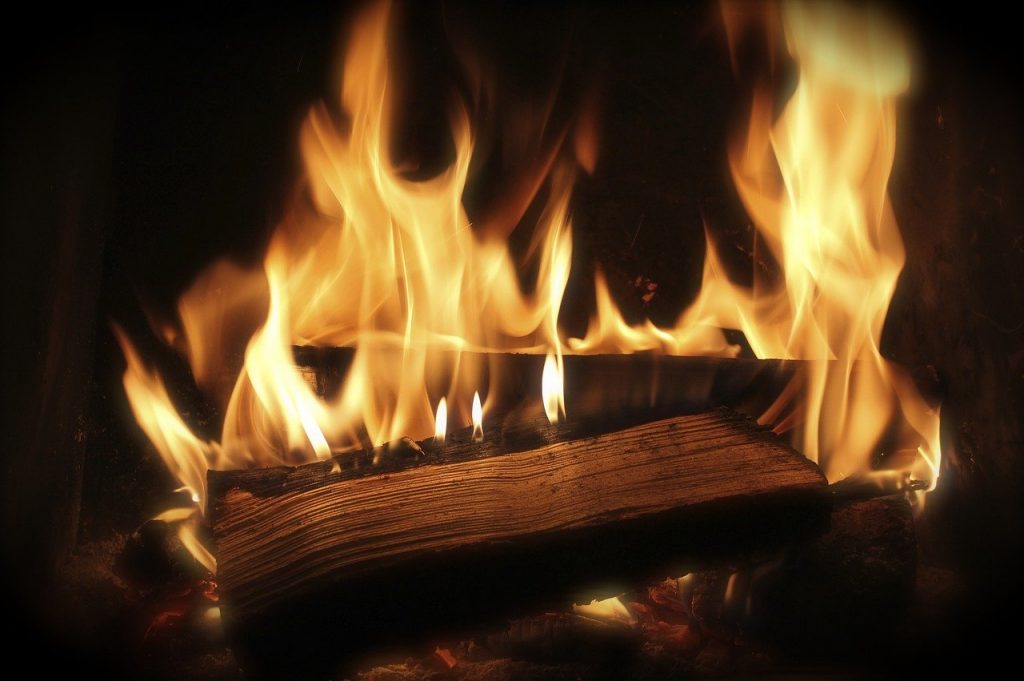 Feuer Holz Flammen Hitze Kamin Terrassenkamin