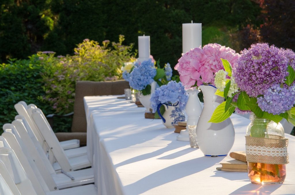 Gartentisch Tafel Stühle Deko